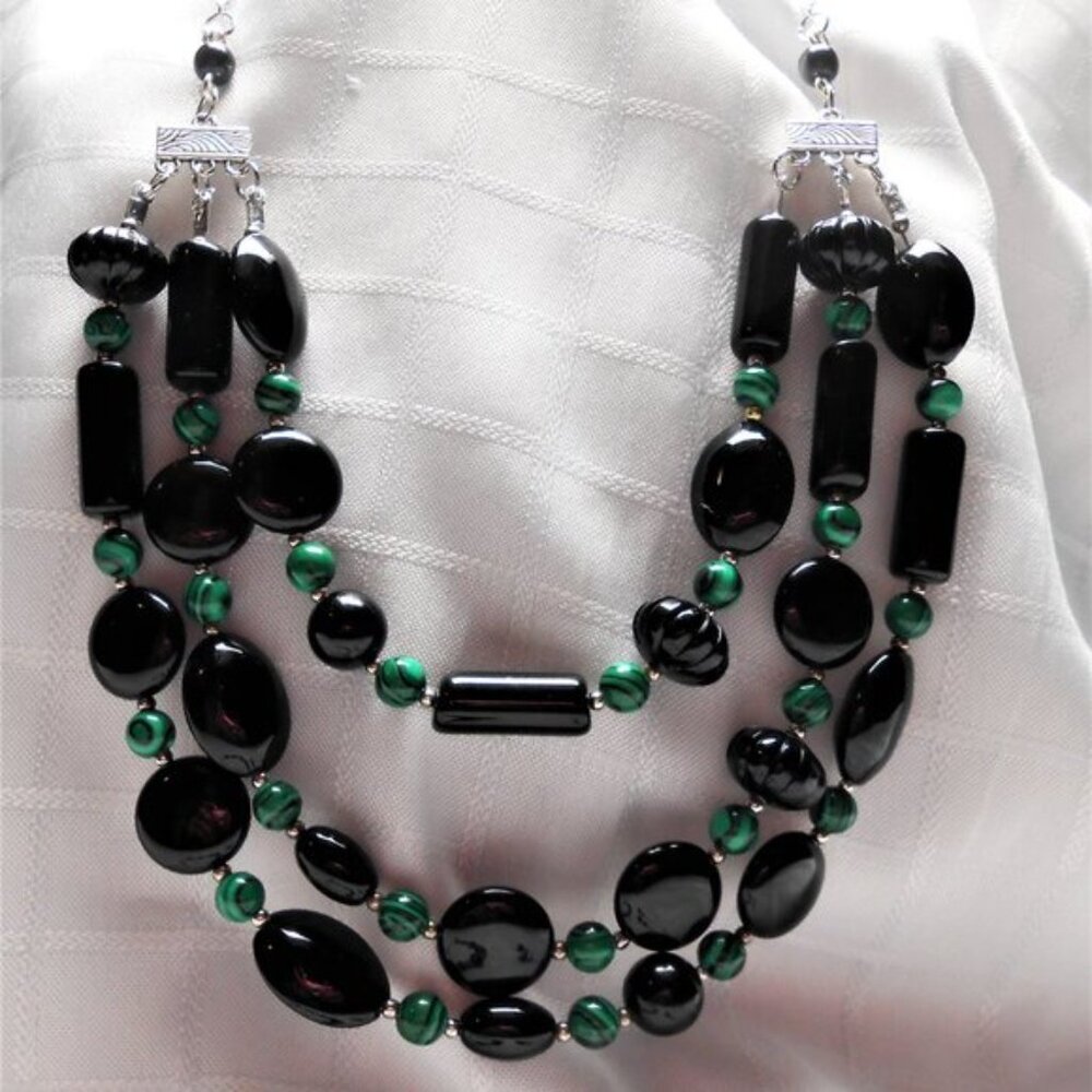Handmade necklace, bracelet and earrings with polished stones - Picture 2 of 5